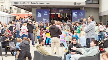Somos muchos los que disfrutamos de las Ferias del Libro: en la de Rosario, además, 300 mil personas le ganaron al miedo