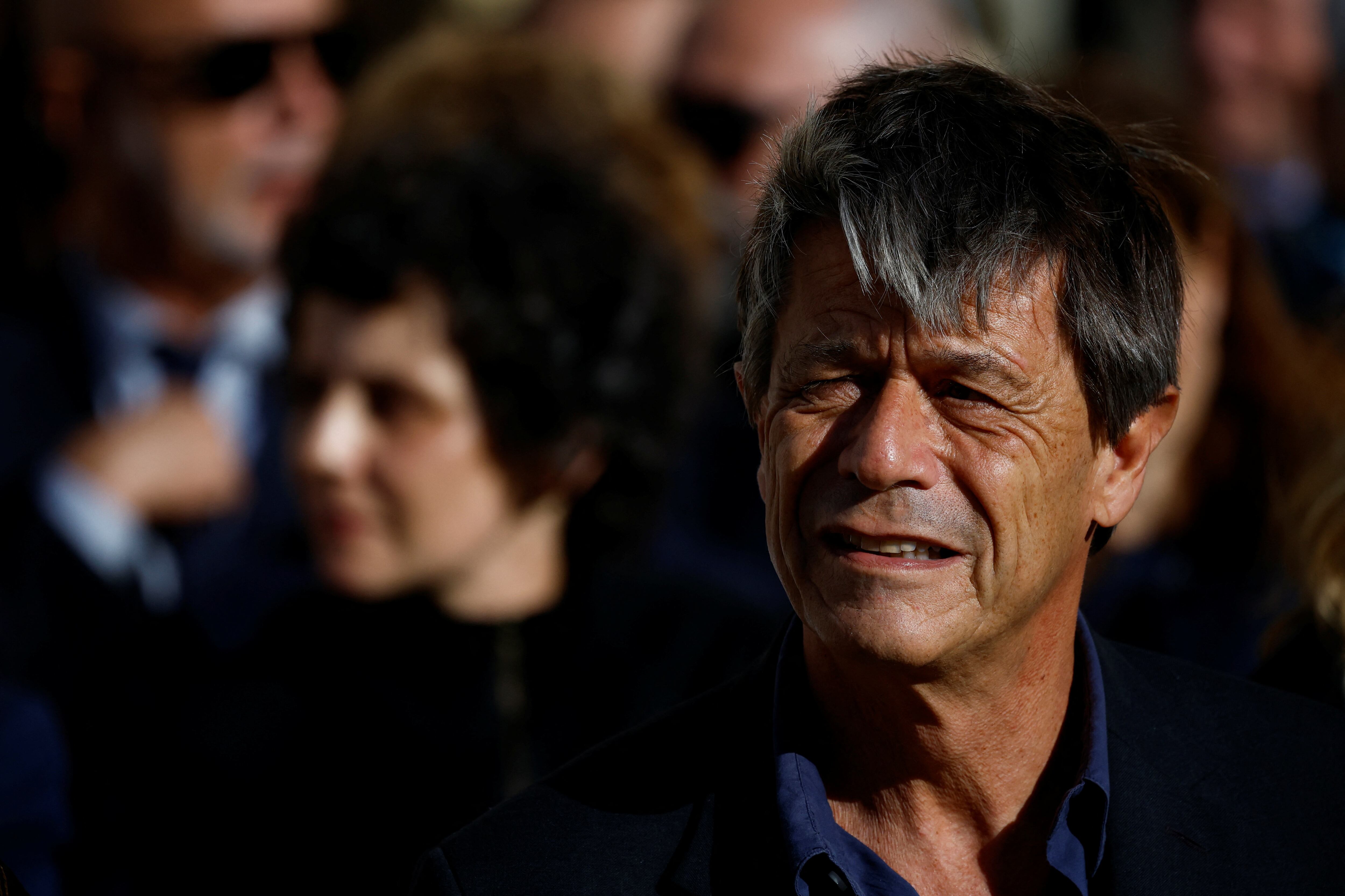 Emmanuel Carrère, Caroline Lamarche, Nathacha Appanah y Laurent Mauvignier figuran entre los finalistas del Goncourt 2025 con obras centradas en la memoria y la identidad