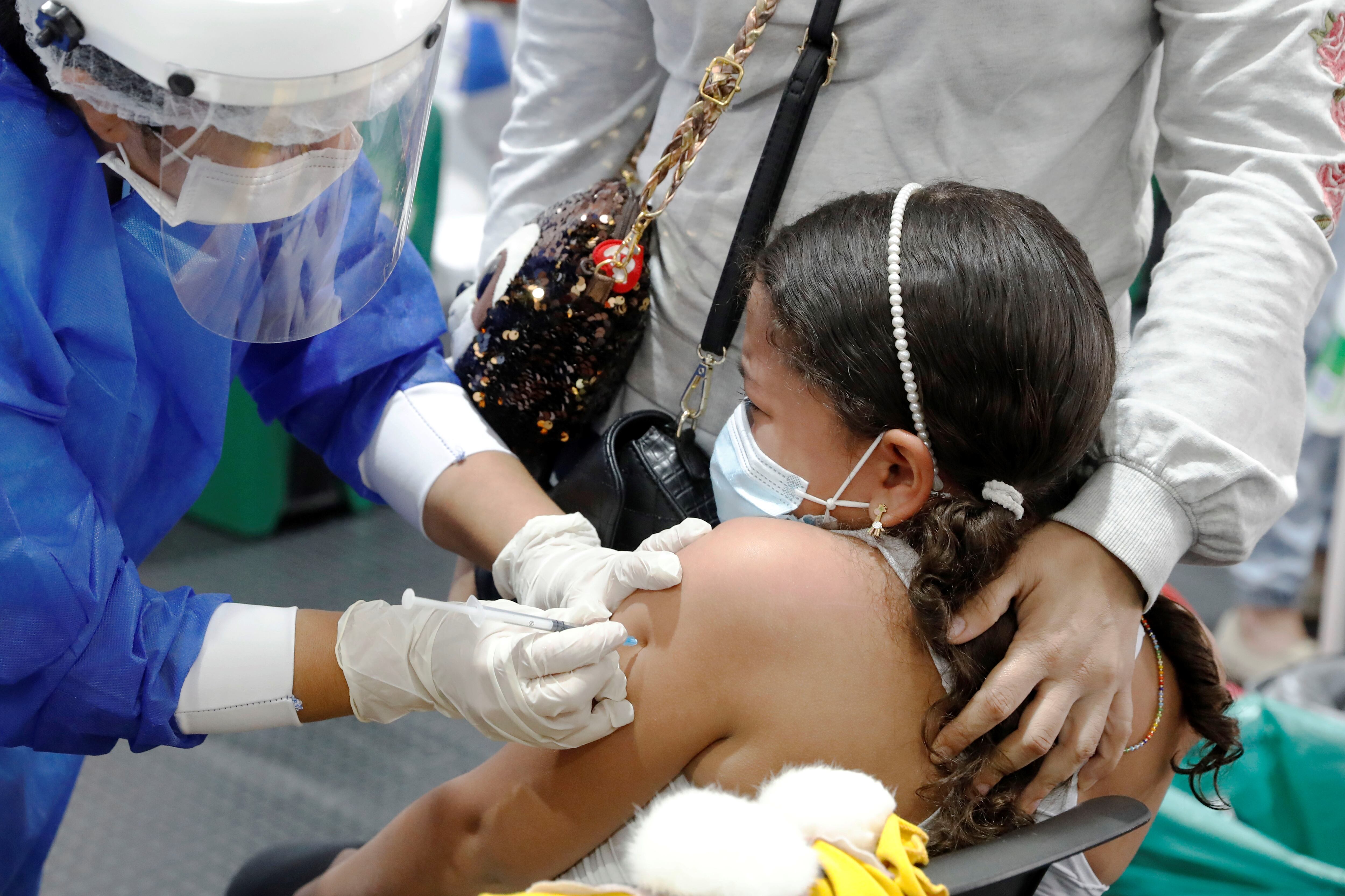 En Bogotá, el 40% de las muertes por infecciones respiratorias agudas en menores de cinco años en 2024 estuvieron asociadas al VSR - crédito Carlos Ortega/EFE