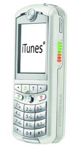 El Motorola ROKR E1 sólo permitía almacenar 100 canciones y no daba acceso directo a descargas desde iTunes Store, lo que frustró a Apple