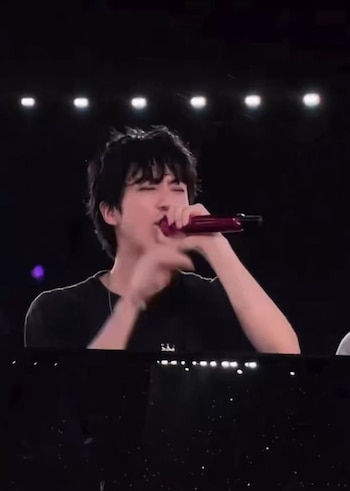 BTS en Lima: Jin habla en español y causa furor con inesperada frase durante su concierto en San Marcos. Captura: x.