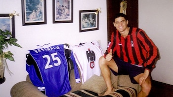 Gustavo Vassallo posa junto a