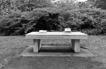 La banqueta de Jenny Holzer,