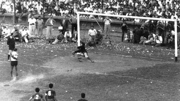 Roma, Delem y el árbitro