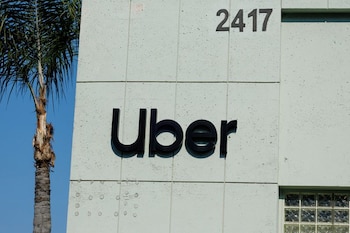 Uber enfrenta dificultades para justificar el costo de la inteligencia artificial tras un gasto adelantado del presupuesto previsto para 2026 (REUTERS/Mike Blake)