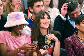 Emily Ratajkowski dijo presente en