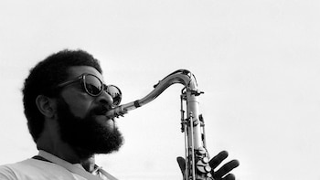 La invención del jazz en tiempo real: los 12 mejores discos de Sonny Rollins