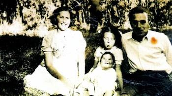 Sara Lichtenstein con su hermana