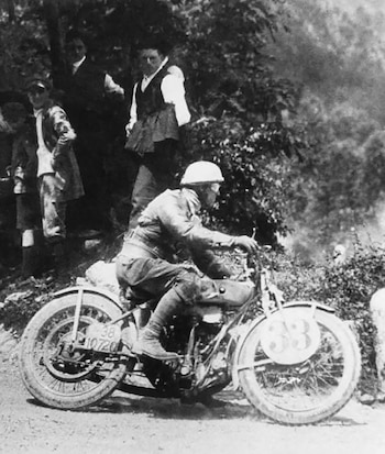 Tazio empezó corriendo en motos.