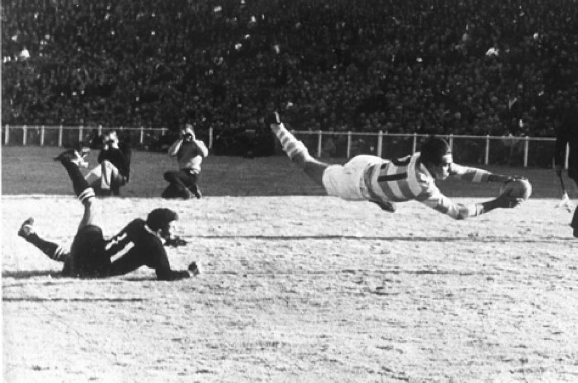 Una imagen de la epopeya de Los Pumas en Sudáfrica, donde surgió el histórico nombre del Seleccionado Argentino de Rugby (Créditos: El Gráfico).