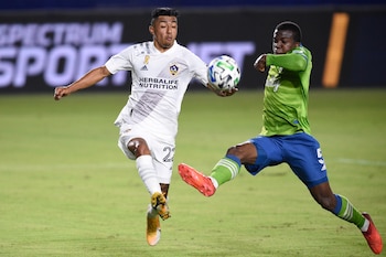 Julián Araujo se ha vuelto parte importante en el esquema del LA Galaxy (Foto: Kelvin Kuo/ REUTERS)