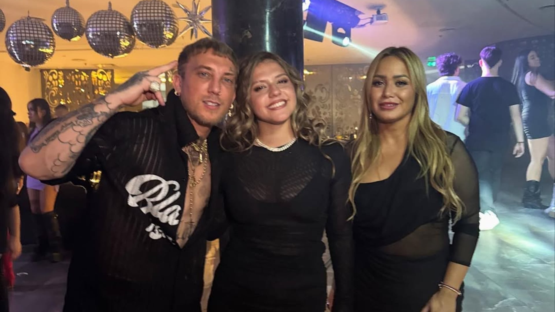 Sol Cwirkaluk se lució en la fiesta de egresados interpretando Mamma Mia: el orgullo de Karina y El Polaco