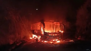 Incineran bus de servicio público en vía de La Plata a La Argentina, Huila - crédito Captura video