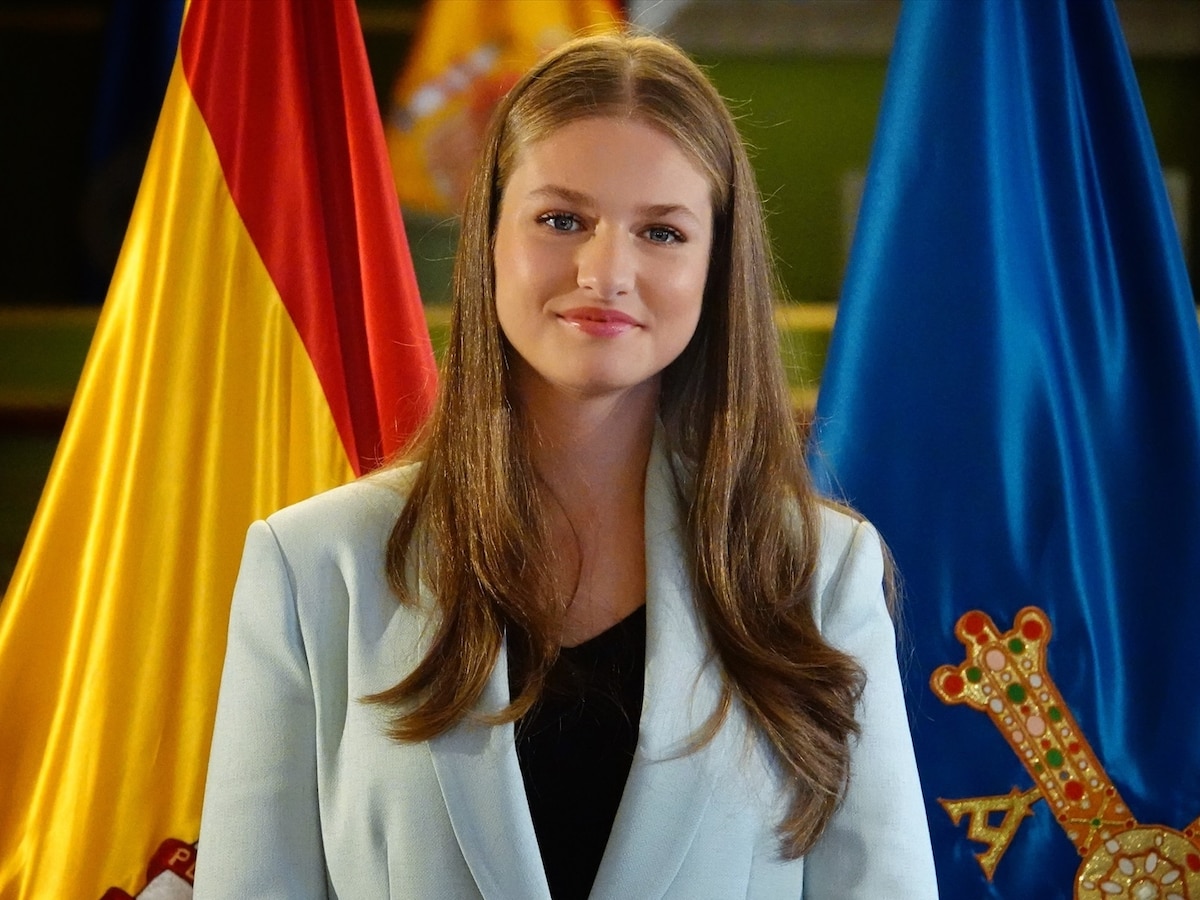 La reacción de la Princesa Leonor a la tensa visita de los reyes Felipe y Letizia a Paiporta, Valencia 68 Merca2.es La Princesa Leonor y su silencio ante la DANA: un análisis de la situación