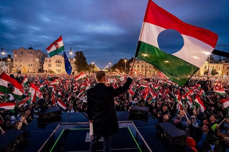 Magyar reivindica la normalización de las relaciones con la UE en el aniversario de la Revolución del 56