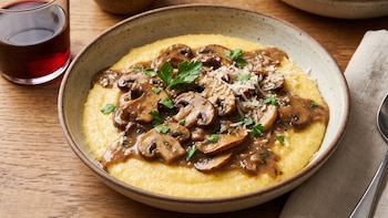 Receta de polenta con salsa de hongos, rápida y fácil