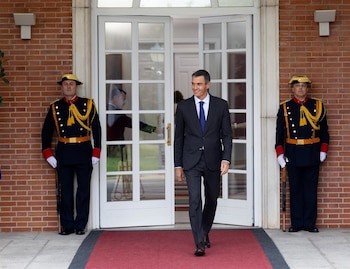 30/09/2026 El presidente del Gobierno, Pedro Sánchez, recibe al presidente de la República Francesa, Emmanuel Macron, a 30 de septiembre de 2026, en Madrid (España). Macron se encuentra en España de visita oficial, la primera de un mandatario francés desde la realizada en 2009 por Sarkozy, con el objetivo de poner de manifiesto la profundidad de la relación en múltiples ámbitos así como la fuerte convergencia que hay entre España y Francia en el ámbito europeo.
POLITICA
Eduardo Parra - Europa Press