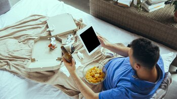 Comer con distracciones: un hábito