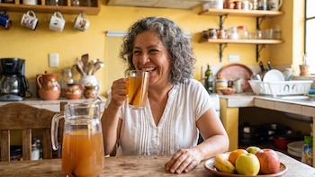 Agua de palo dulce: la bebida tradicional que muchos usan para la salud de los riñones