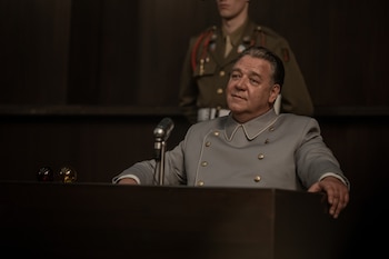 Russell Crowe escalofriante en 'Nuremberg', una película imperfecta pero esencial