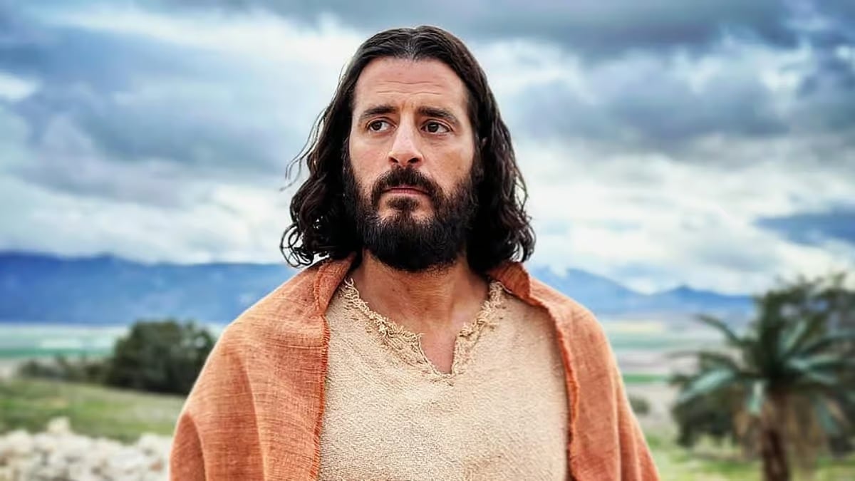 La producción introduce cambios en la estructura tradicional, estrenando episodios únicamente en Prime Video y reservando el final para un largometraje especial en cines (5&2 Studios)