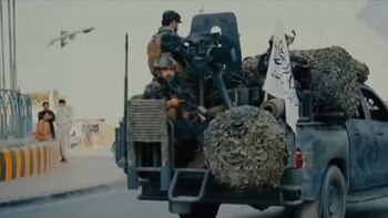 Los combatientes con la bandera