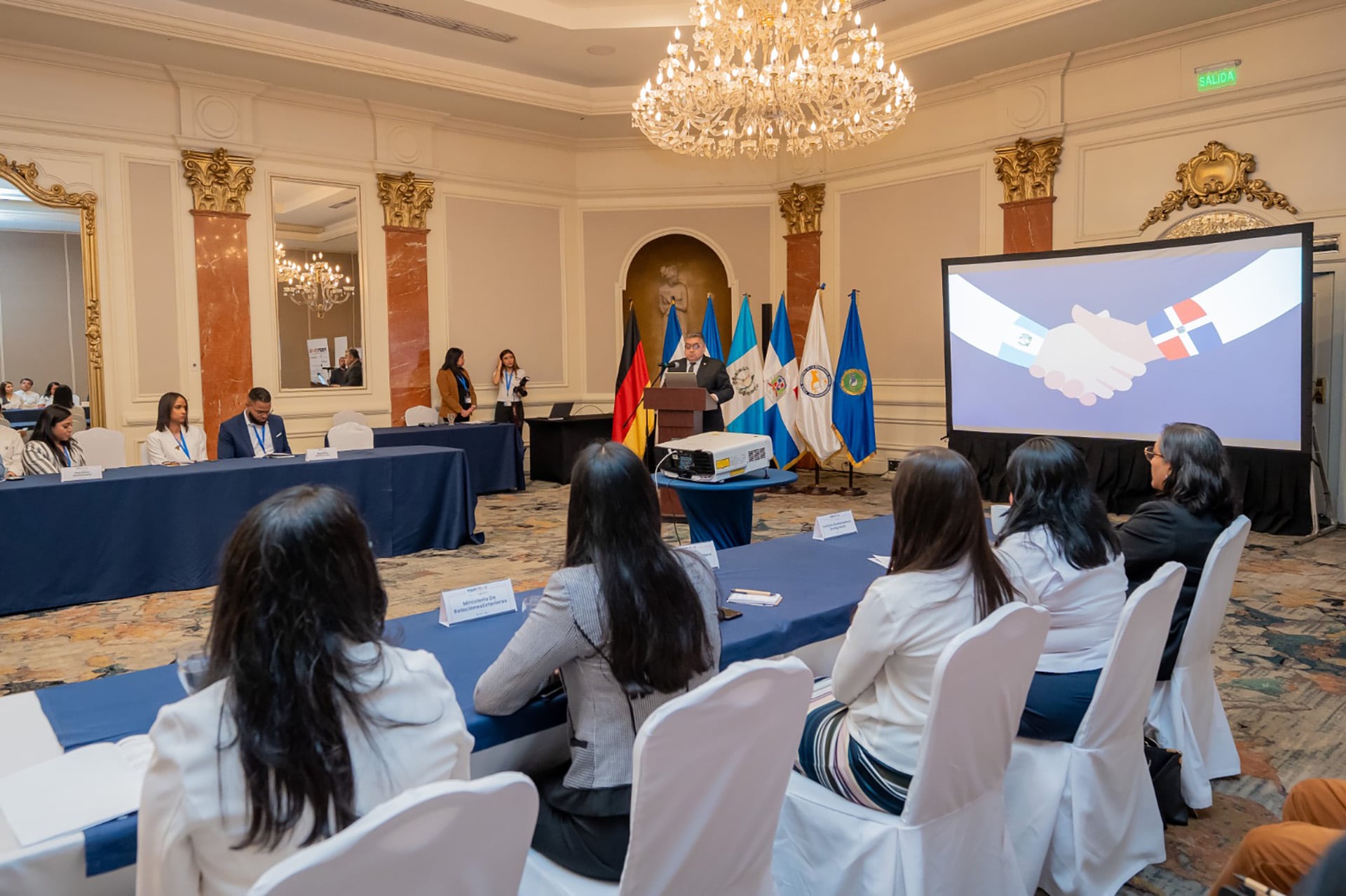 La delegación de República Dominicana estudia en Guatemala el Plan Retorno al Hogar, modelo referente para la reintegración de migrantes retornados. (Fotografía: Agencias de Gobierno)