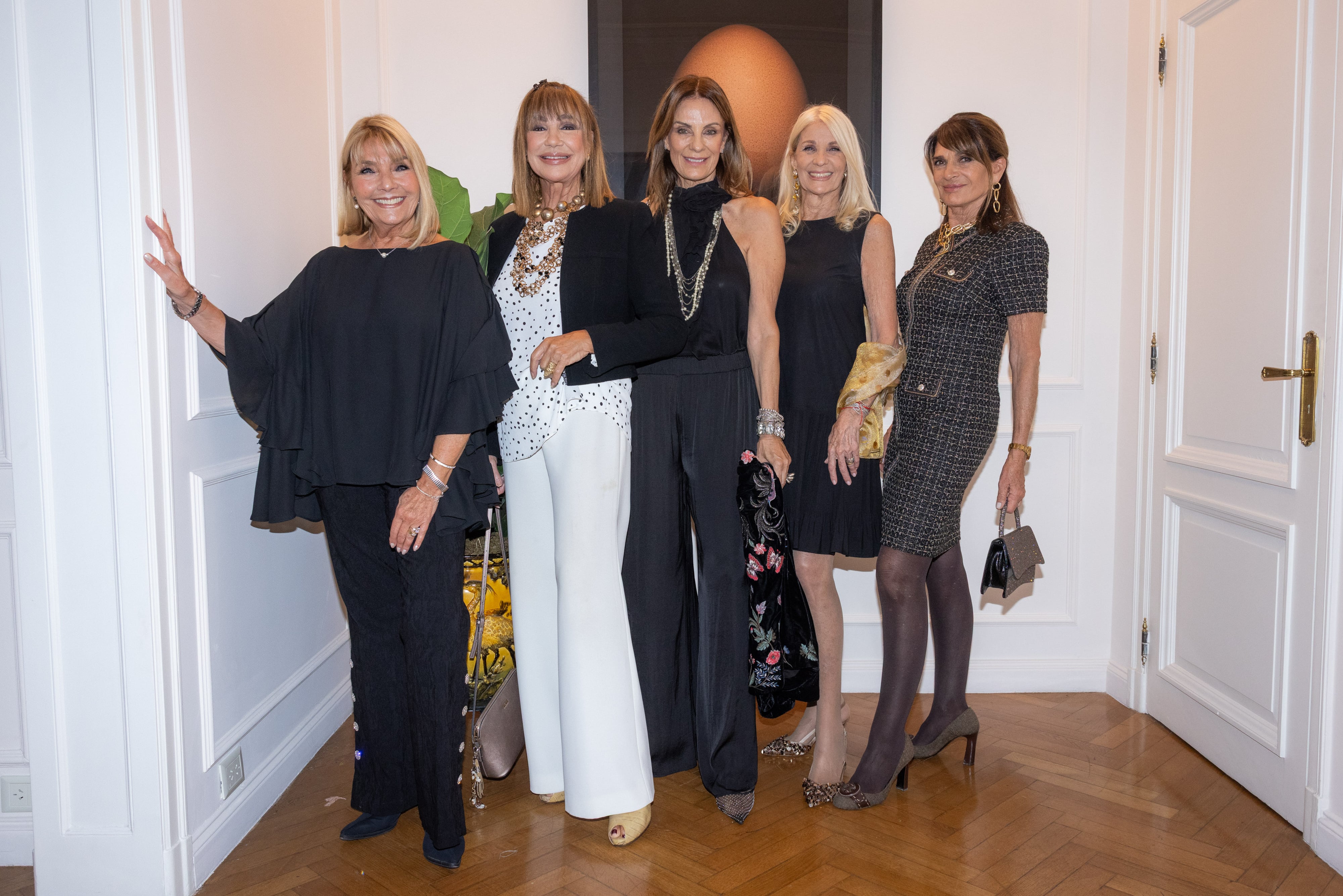 ADRIANA COSTANTINI, MORA FURTADO, NEQUI GALOTTI, EVELYN SCHEILD Y TERESA CALANDRA