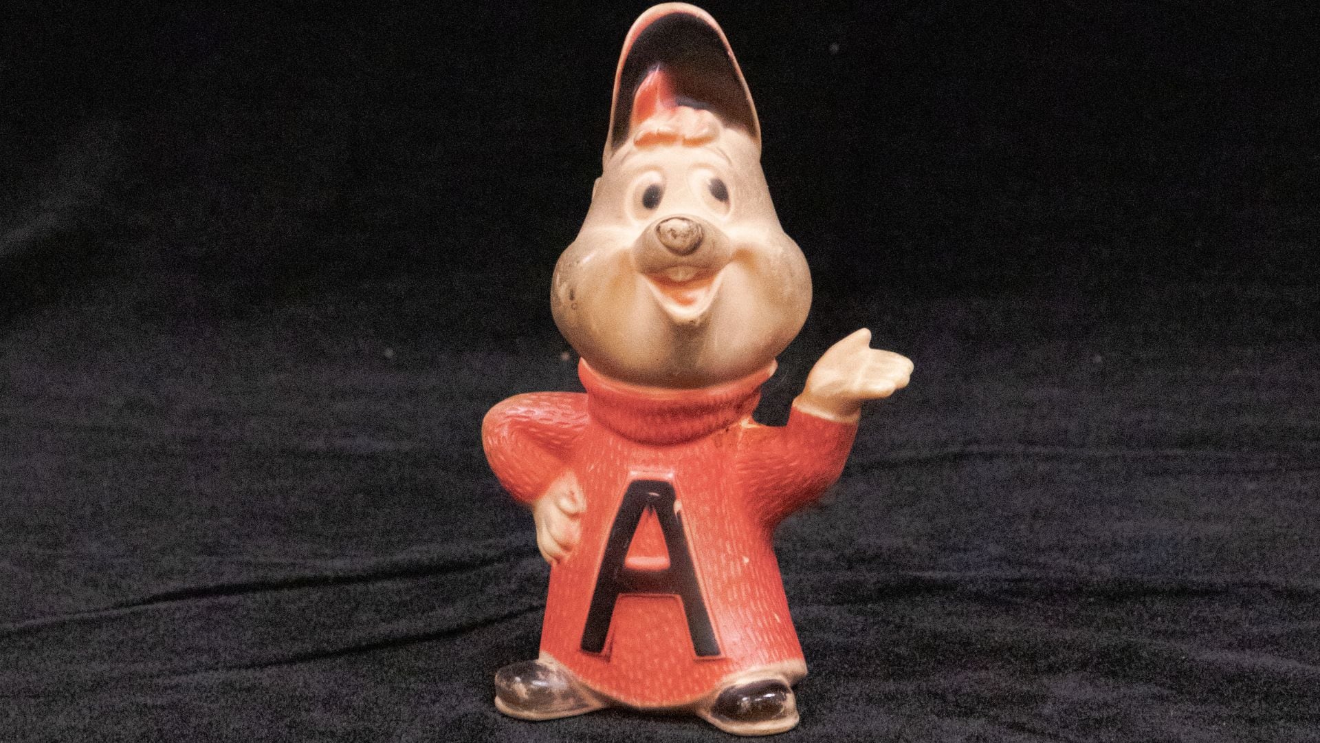 Esta estatuilla de Alvin, una ardilla de la banda ficticia Alvin y las Ardillas, fue usada en su día por agentes del FBI: colocaron un insecto dentro de este juguete durante un caso de crimen organizado (FBI)