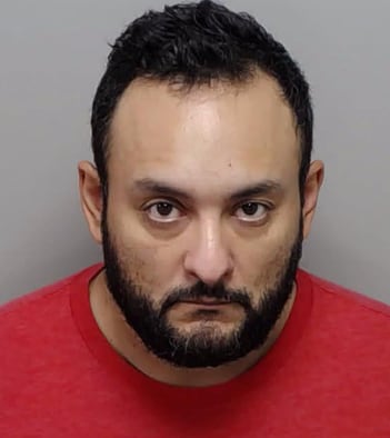 El hombre de 40 años tenía un antecedente por portación ilegal de armas desde 2023 y planeaba concretar el ataque el mismo 1° de octubre (Bexar County Jail)