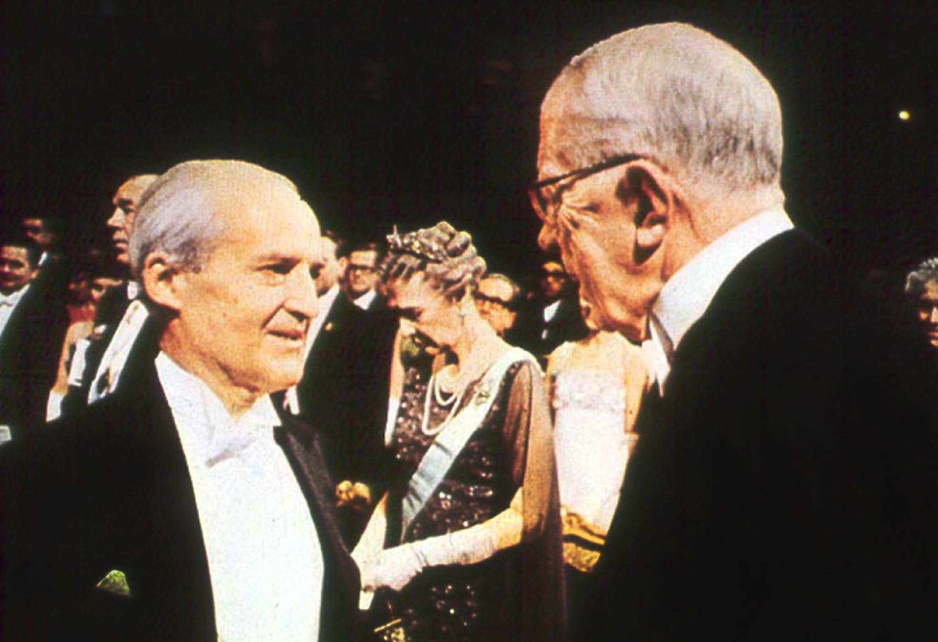 Luis Federico Leloir recibió el Nobel en Estocolmo de manos del rey Gustavo VI Adolfo de Suecia (Foto) el 10 de diciembre de 1970 (Instituto Leloir)