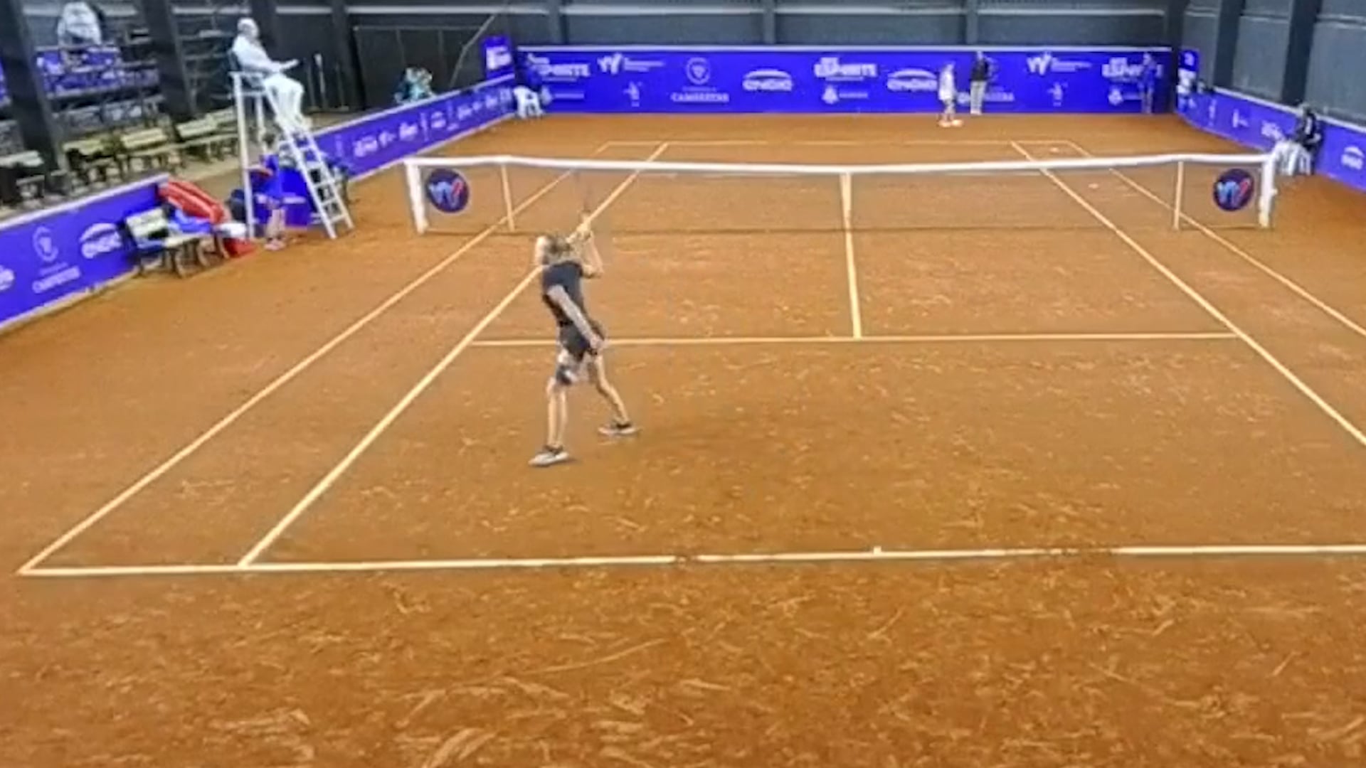 El momento en que la rusa Daria Egorova revolea la raqueta (captura de video)