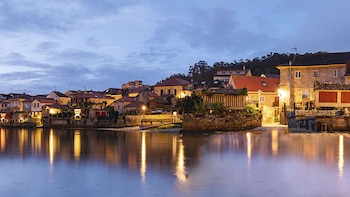 Los mejores pueblos de Pontevedra para ver el eclipse solar del 12 de agosto: hórreos junto al mar, atardeceres atlánticos y miradores costeros