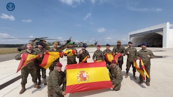Así se vivió y celebró la final del Mundial desde buques en alta mar o bases en Eslovaquia o Yibuti en los despliegues militares españoles