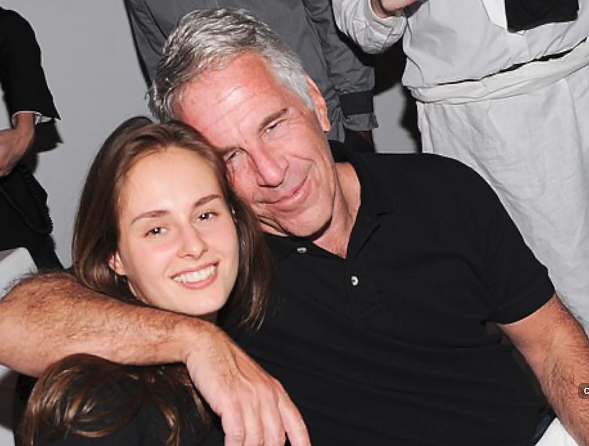 Karyna Shuliak junto a Jeffrey Epstein