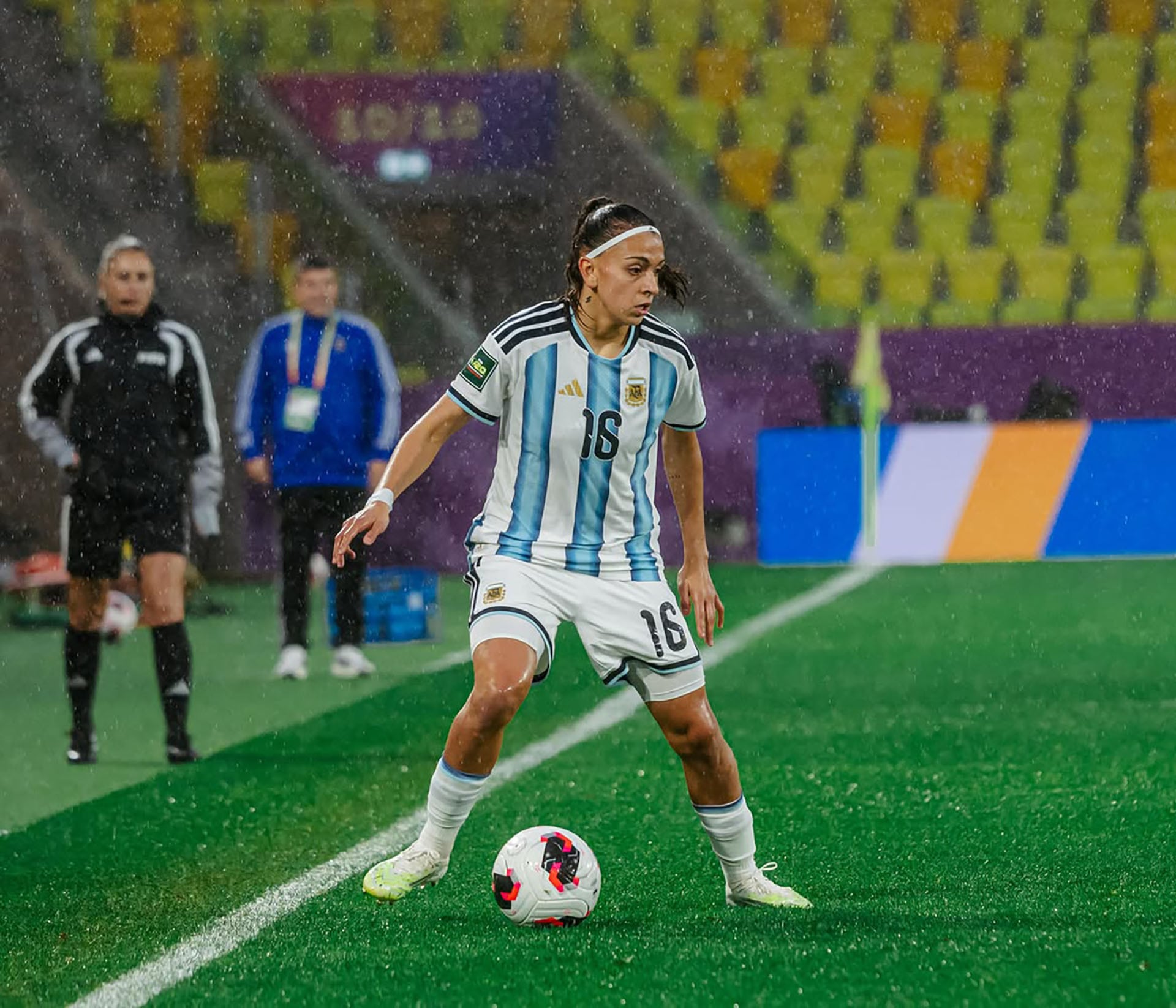 Camila Ochoa se convirtió en la primera jugadora de Independiente convocada a la selección argentina mayor (@camiochooaa)