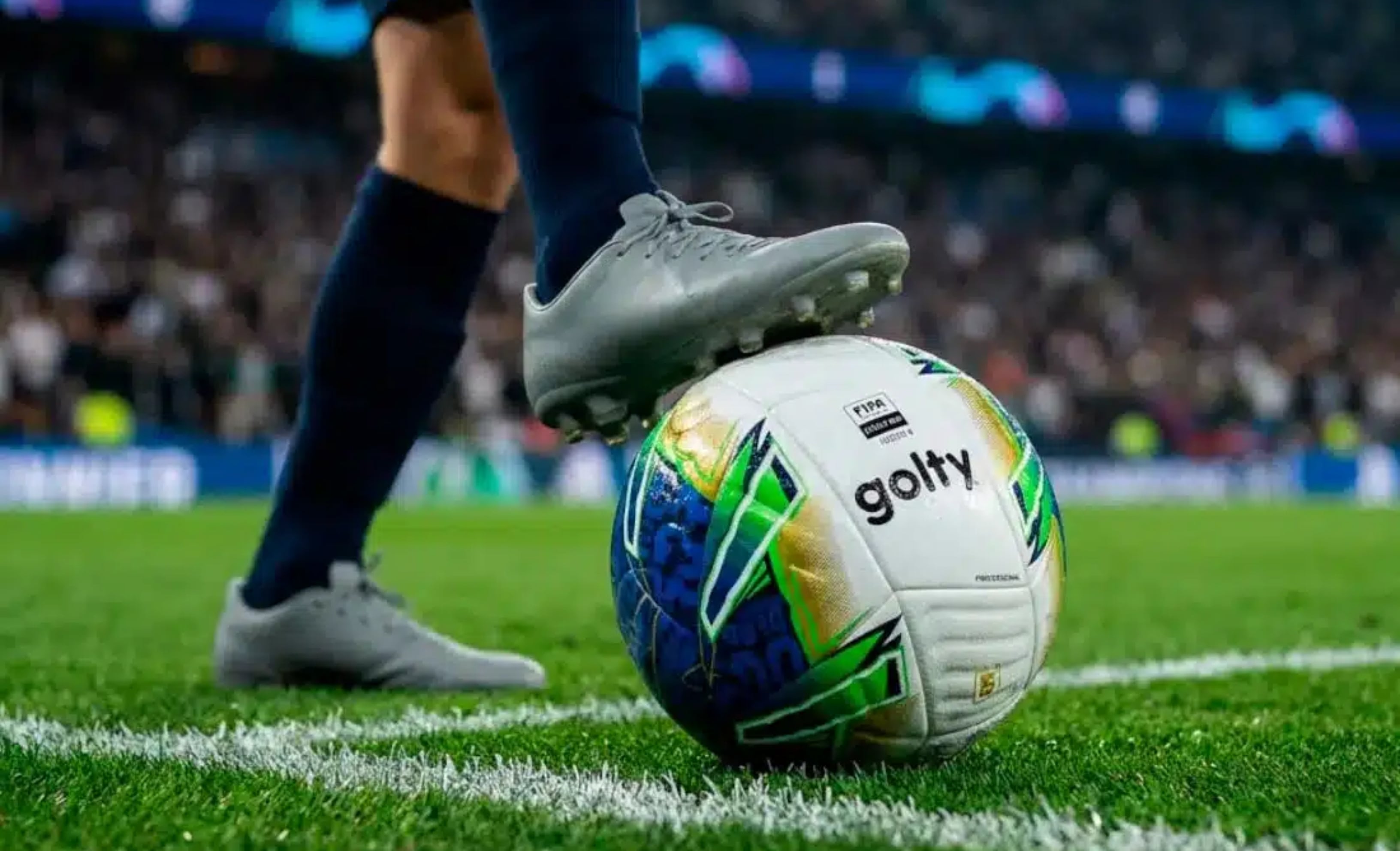 El nuevo balón del fútbol profesional colombiano se comenzará a utilizar desde la segunda fecha de la Liga BetPlay II-2026 - crédito Golty
