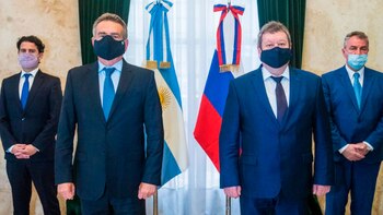 Agustín Rossi junto a la