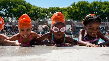 Clases gratuitas de natación en Nueva York para niños y adolescentes: requisitos y plazos de inscripción