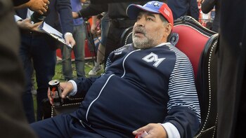 Maradona con la campera que