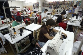 Con 14 votos a favor,