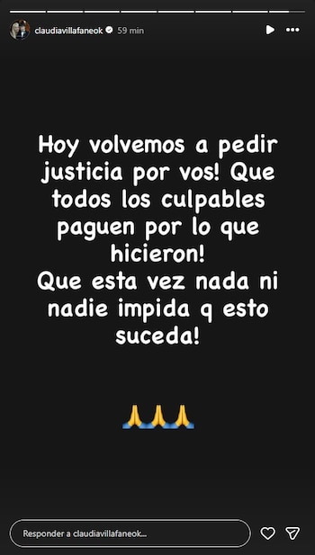 Captura de pantalla de una historia de Instagram de Claudia Villafañe sobre un fondo negro con texto blanco y tres emojis de manos rezando