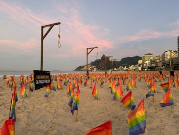 Protesta en Ipanema en el marco de los BRICS en Rio de Janeiro y la presencia de Irán (StandWithUs Brasil)