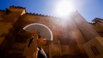 La ola de calor deja máximas de hasta 43 grados: la Aemet pone en alerta a buena parte de España por altas temperaturas y tormentas