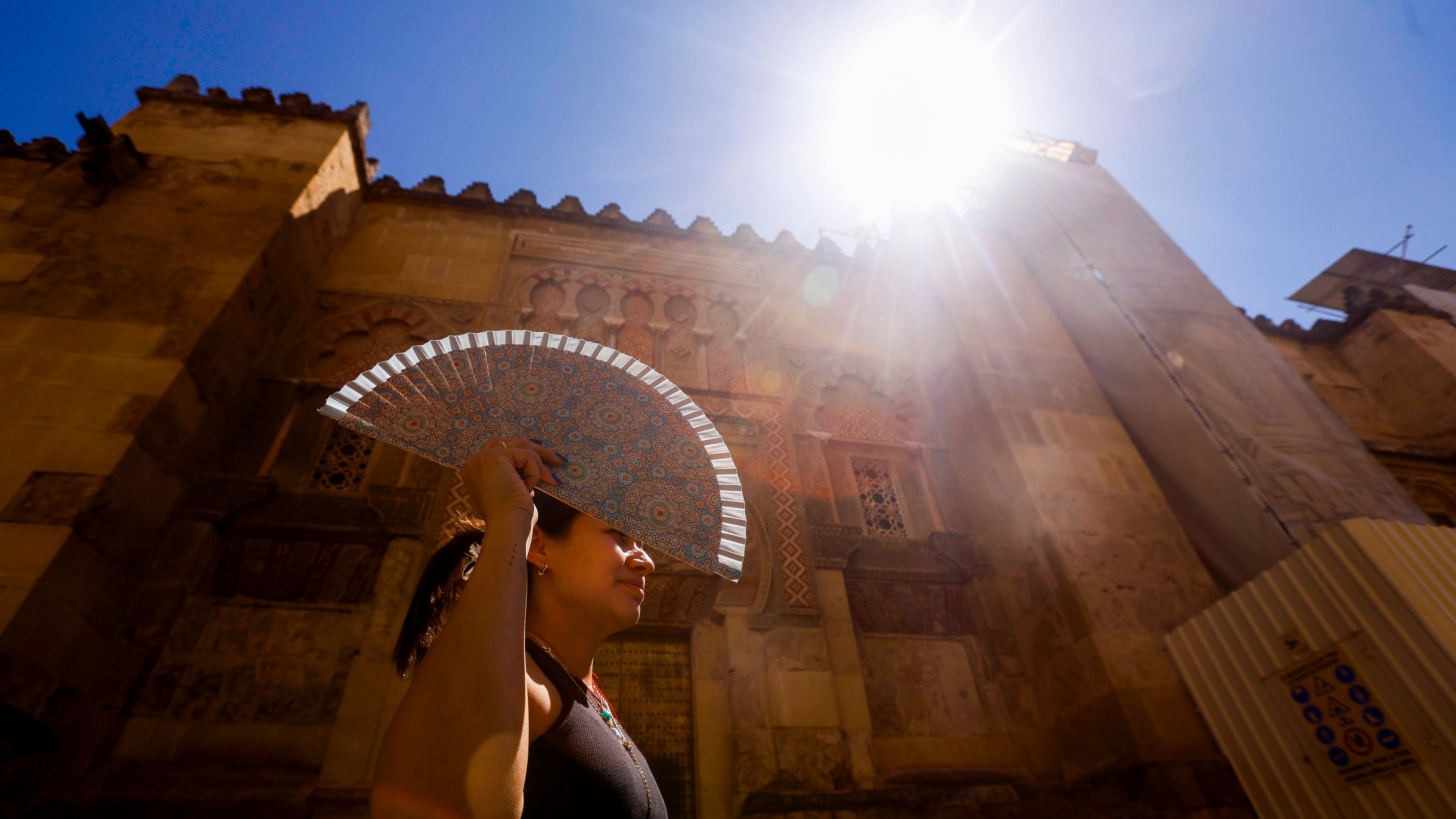 La ola de calor deja máximas de hasta 43 grados: la Aemet pone en alerta a buena parte de España por altas temperaturas y tormentas