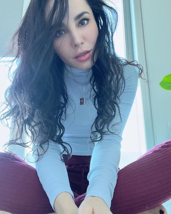 Foto de instagram:
@marthahigaredaoficial
@lewishowes