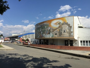 Cinco funcionarios de la Universidad