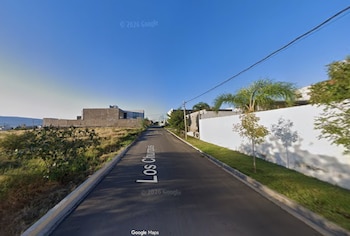 El accidente se produjo en una obra en construcción sobre Los Churquis al 400, entre avenida Juan Pablo Vera e Hilario Furque (Google Maps)