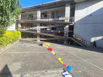 Siete profesores y miembros del