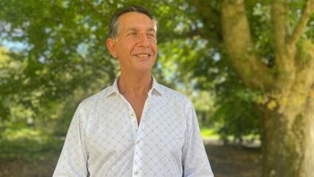 Mario Magrini tiene 65 años